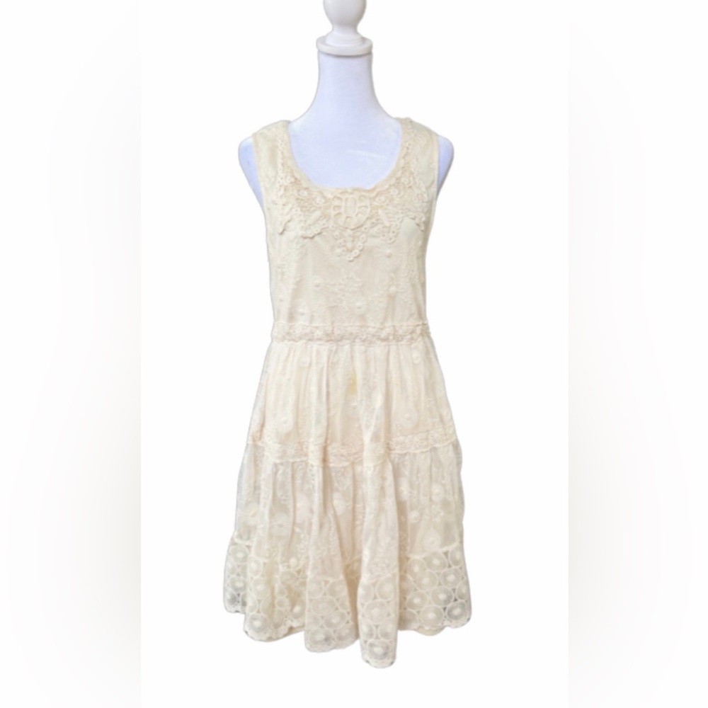 Cream Lace Sleeveless Dress